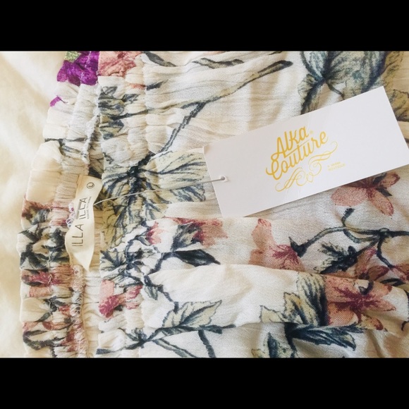 Cute Ruffle Crop Top - Picture 3 of 5